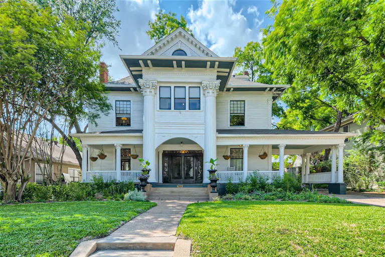 Exquisite & Unique Home: A Masterpiece you must see! - Image 0