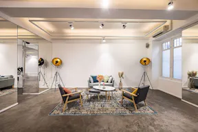 Superb Creative Space in Le Marais - Image 8