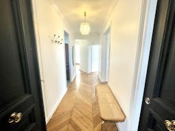 Appartement haussmannien chic et lumineux avec balcon - Image 8