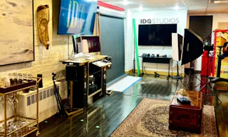 Manhattan Spacious Modern Space for Pop Ups and small Events - Image 10