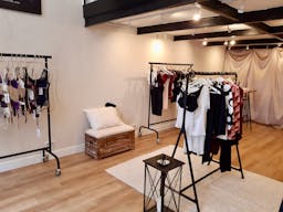 Gallery Atelier Showroom & Boutique • Pretty Chic Versatile Design • Rue Meslay - Haut Marais - Image 2