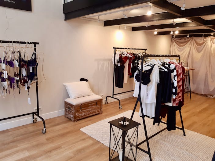 Gallery Atelier Showroom & Boutique • Pretty Chic Versatile Design • Rue Meslay - Haut Marais - Image 2