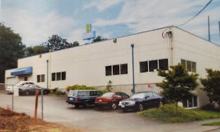 2 story building in grate location, close to downtown Seattle, Magnolia and Ballard center. It has 12 designated parking spaces and garage. Updates available.. - Image 9