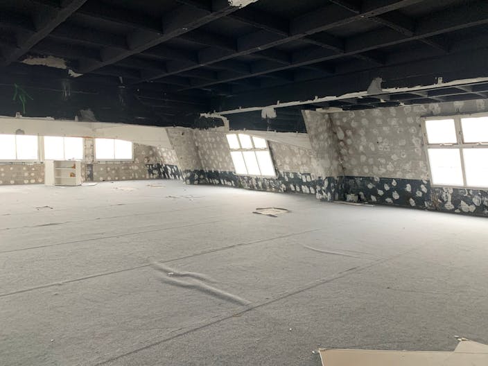 Cured Atypical Building for Rent - Nice Volume - Paris Le Marais - Image 4