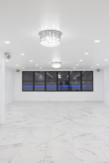 Modern Bright Open White Canvas Space in a prime location - Image 1
