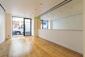 Beautiful pop up in the heart of the marché Saint Honoré - Image 1