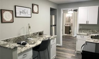 Boutique with parking space - Image 4
