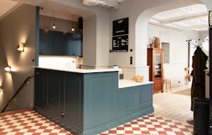 Living Room - Image 11