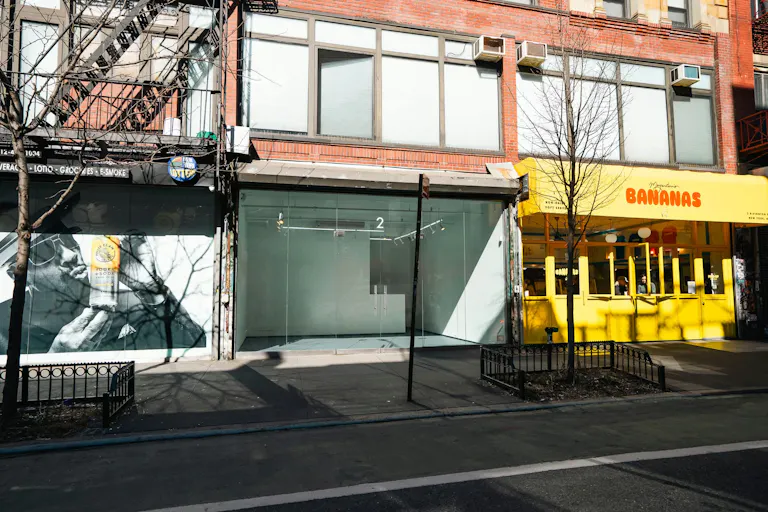 Glass-Fronted Corner Pop-Up Space in Nolita - Image 0