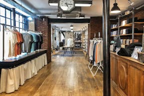 Superb Corner Boutique in Le Marais - Image 3