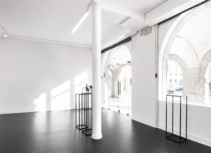 BOUTIQUE MARAIS ICONIC PLACE DES VOSGES - - Image 1