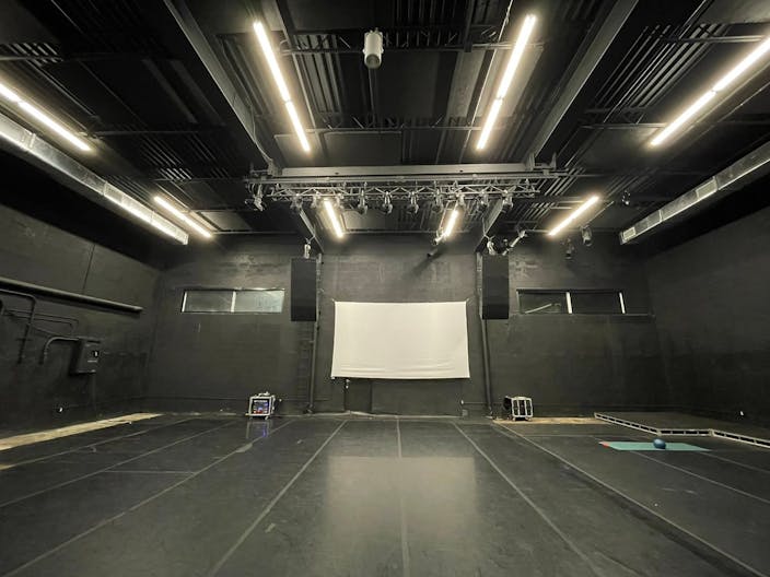 Flex Studio with high ceilings in Little Haiti - Image 0