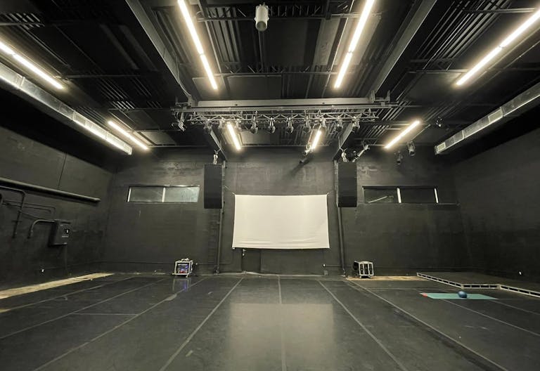 Flex Studio with high ceilings in Little Haiti - Image 0