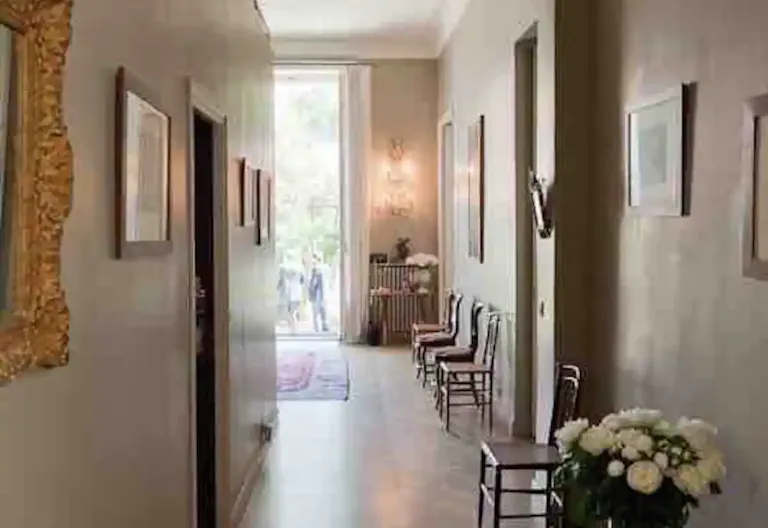 Magnificent Apartment in an 18th-Century Mansion - Image 3