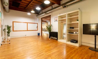 VIP Executive Meeting Room in Silver Lake - Image 3