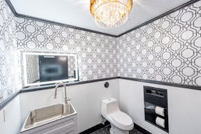 MID SIZE ALL WHITE VENUE IN ANAHEIM - Image 6