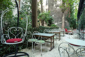 Château Showroom in Montmartre - Image 9