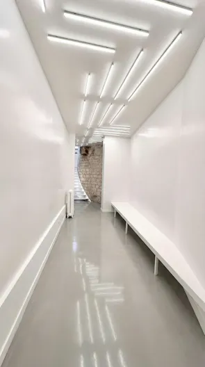 Loft industriel avec verrière zénithale - Image 3