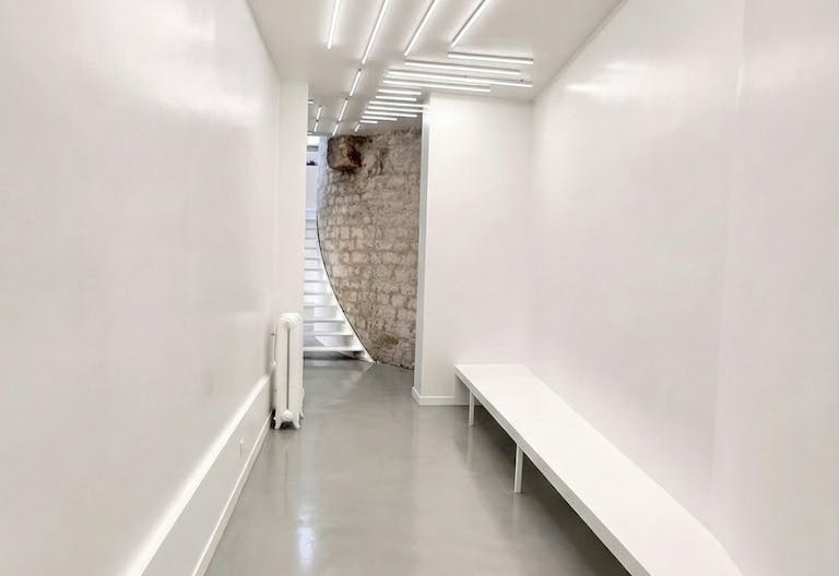 Loft industriel avec verrière zénithale - Image 3