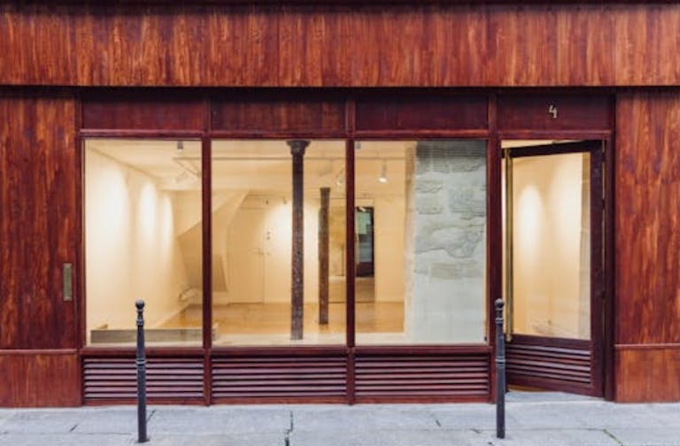 Immaculate show room in the center of Paris - Marais  - Image 0