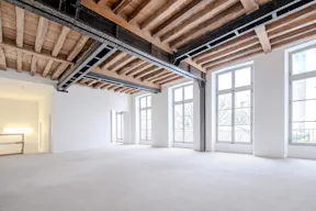 Une galérie idéale pour showroom / Fitting / Pop Up store / Galerie d'Art et défilé  - Image 6