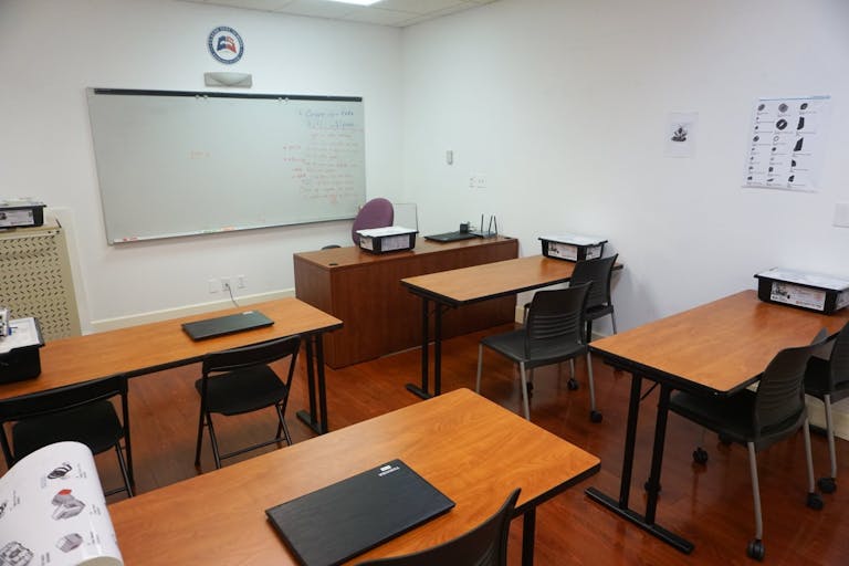 Spacious , quiet and clean room 206 at University of San Jose - Image 2