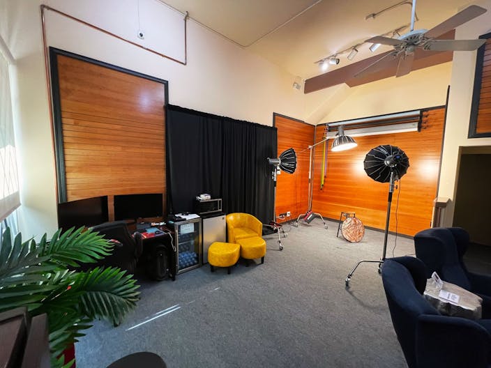 Photo Studio w/ Equipment Included In WeHo - Image 1