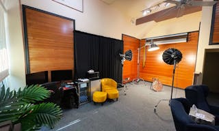 Photo Studio w/ Equipment Included In WeHo - Image 1