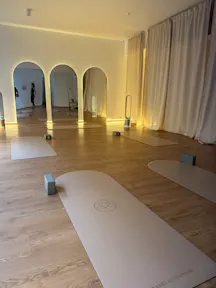 Espace de yoga ou activités de bien être au cœur de Cannes. - Image 0