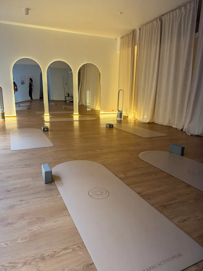 Espace de yoga ou activités de bien être au cœur de Cannes. - Image 0