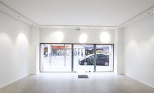 Shop in Paris - Image 10