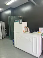 Spacious Boutique in Albany Park - Image 1