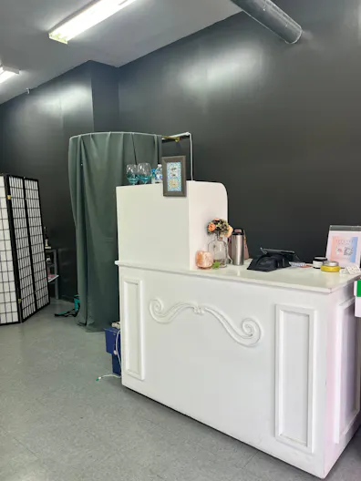 Spacious Boutique in Albany Park - Image 1
