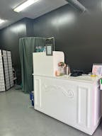 Spacious Boutique in Albany Park - Image 1