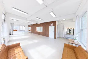 Expansive Skyline Loft - Connected Studio Space - Image 5