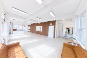 Expansive Skyline Loft - Connected Studio Space - Image 5
