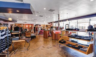 Large, high profile space next to Palisades Village - Image 1