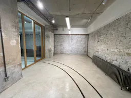 Entire art gallery in Le Marais, Paris - Image 31