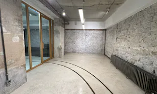 Entire art gallery in Le Marais, Paris - Image 31