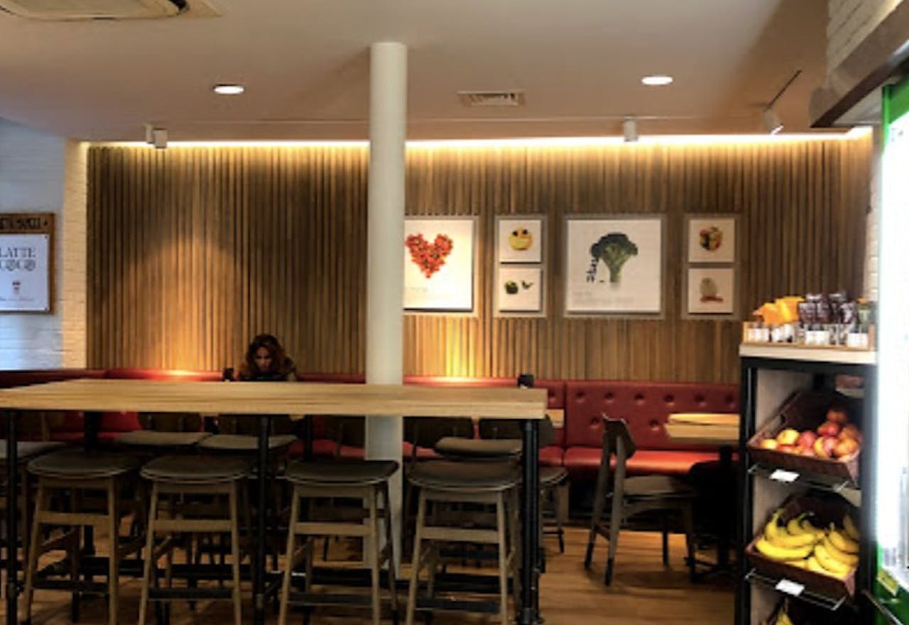 Prime Location Boutique Triangle d'Or - Rue Marbeuf - Image 2