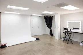 Orange County 600 sq ft Studio - Image 1
