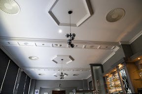 Elegant Retail Space at Historic Hotel Bristol - Image 34