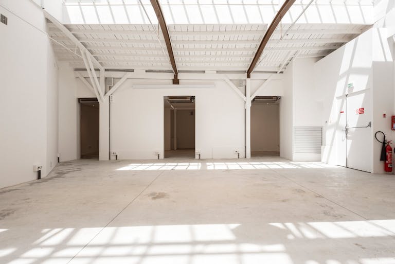 Showroom Boutique in Canal Saint Martin - Image 3