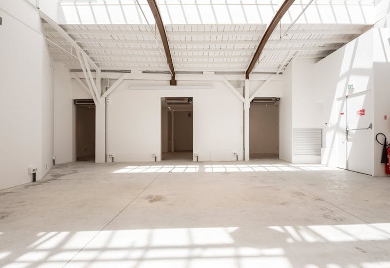 Showroom Boutique in Canal Saint Martin - Image 3