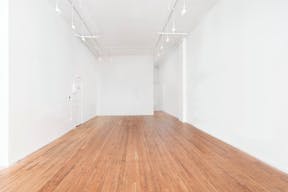Classic Tribeca loft gallery showroom - Image 2