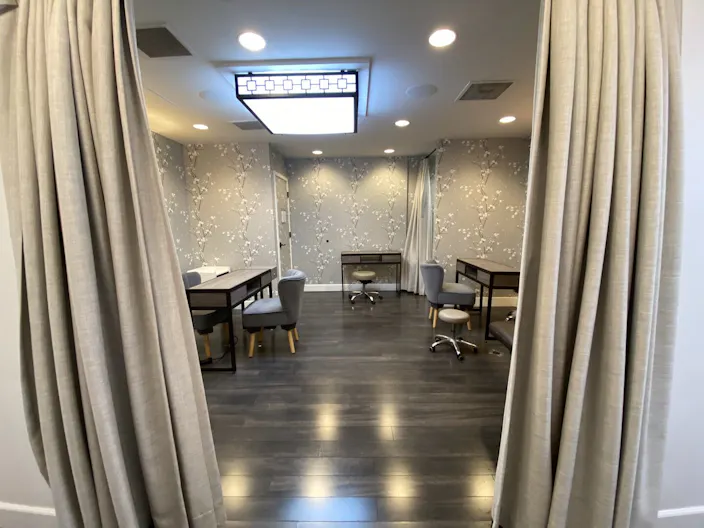 Luxury Accommodations, 90210 Convenience. - Image 0