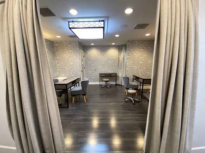 Luxury Accommodations, 90210 Convenience. - Image 0