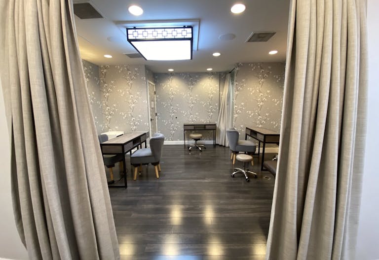 Luxury Accommodations, 90210 Convenience. - Image 0