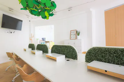 Espace business clé en main, privatif et modulable, réservation à la journée - Image 0