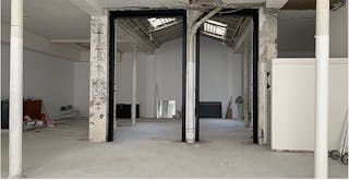Industrial Showroom in Le Marais - Image 4